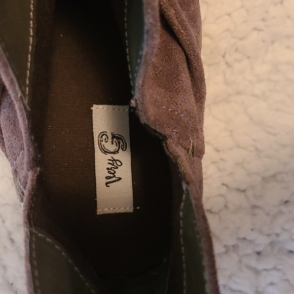 Very G Sneakers - Picture 2 of 5